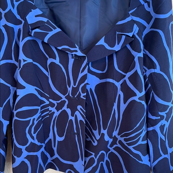 Chadwicks Blue Fitted Graphic Blouse - Picture 8 of 8